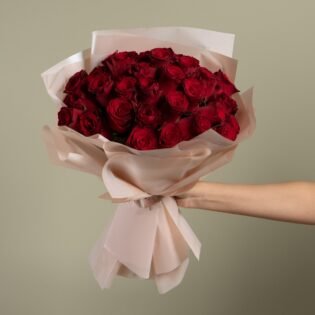 بوكيه ورد احمر طبيعي
